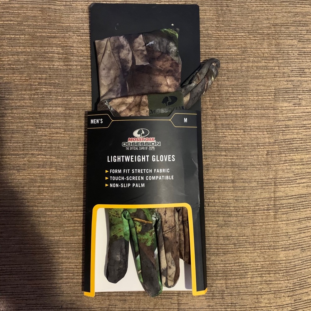 Brand new Mossy Oak men’s camo gloves